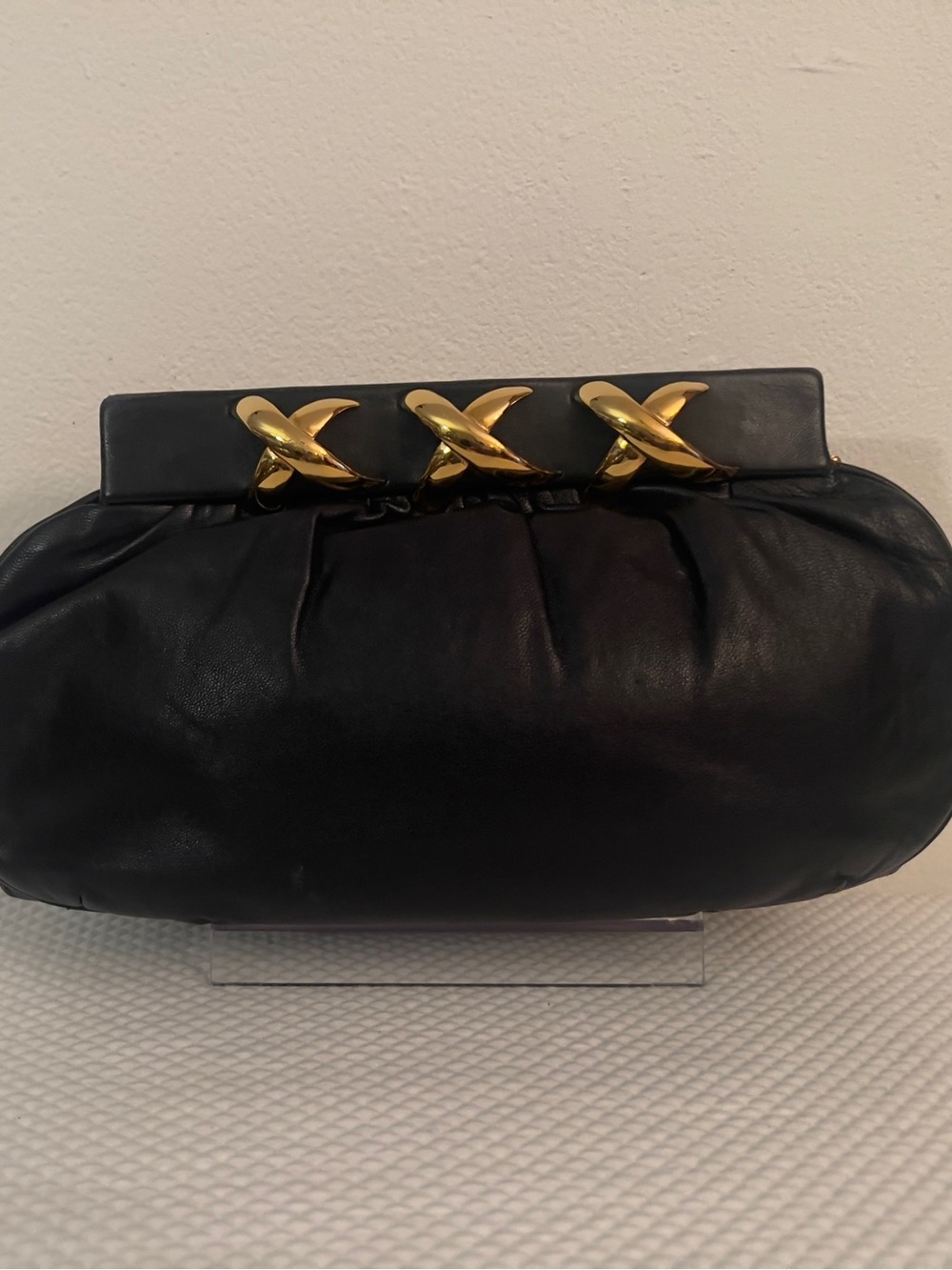 🩷Tirasa Gold-Tone signature Logo Accent Black Handbag💚with a stone charm 🩷